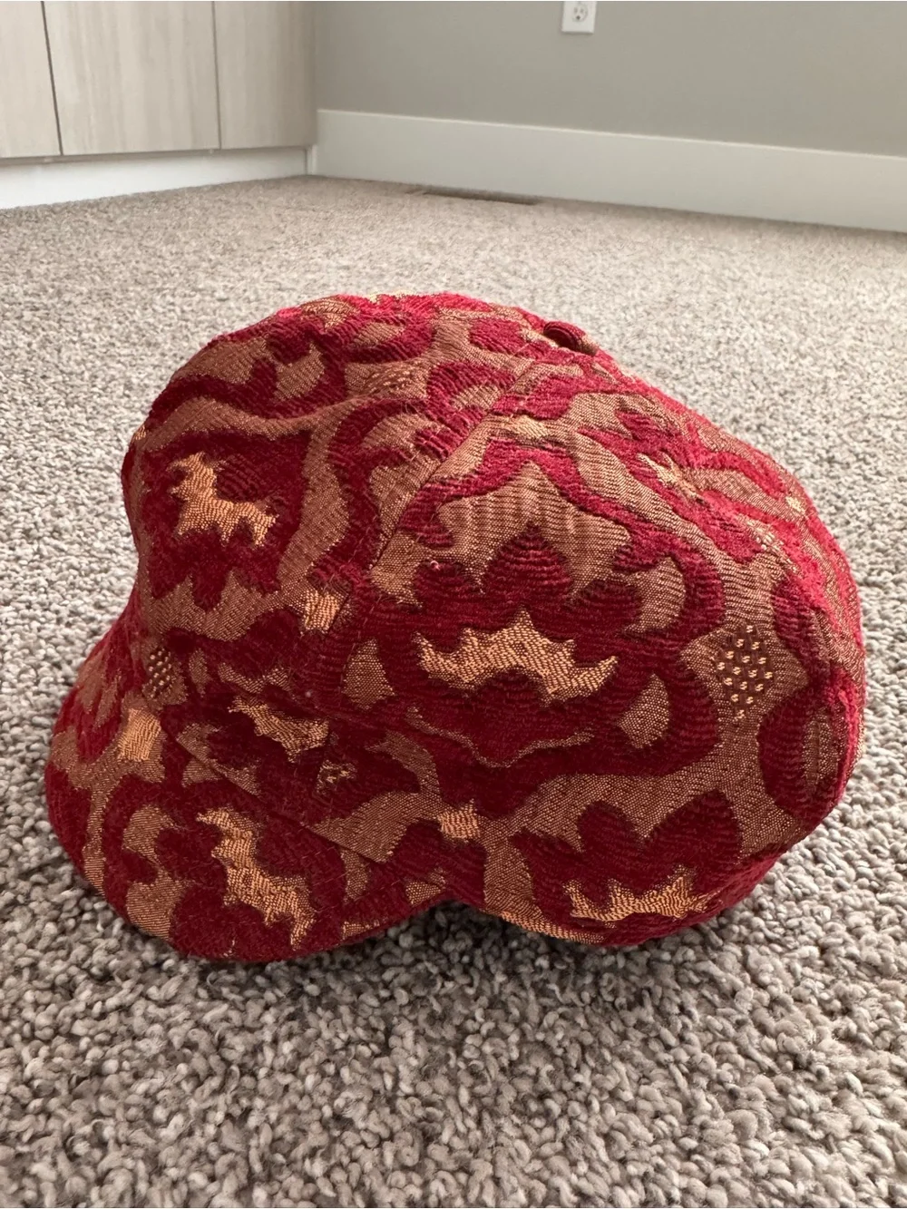 Liz Claiborne Red and Tan Patterned Bow Cap vintage